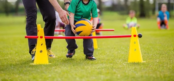 宫鲁鸣辞去篮协副主席职务 专注中国女篮主帅工作